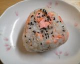どこを食べても鮭！鮭！鮭！おにぎり作り方2写真