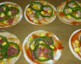 あまった餃子の皮で作る♪ミニピザ ♡作り方2写真