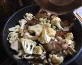 カリフラワーと舞茸のアンチョビカレー炒め作り方5写真