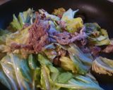 春キャベツと豚肉の甘辛味噌炒め♪作り方4写真