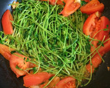 簡単！5分で一品☺豆苗とトマト炒め作り方4写真