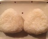 キャラ弁に△キティちゃんの三角おにぎり＊作り方1写真
