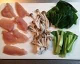 鶏胸肉と小松菜のすまし汁作り方1写真