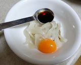 黄身だれで濃厚に！ふわふわイカ納豆作り方1写真