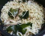 うど入り、ヒラタケとワカメだしの即席麺作り方6写真