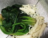 辛子酢味噌和え！ほうれん草とえのき作り方1写真