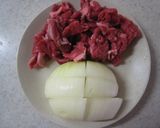 牛コマ肉と玉葱のピリ辛炒め作り方1写真