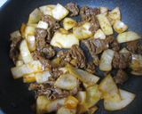 牛コマ肉と玉葱のピリ辛炒め作り方6写真