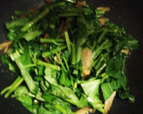 うどと空芯菜のオイスターソース炒め作り方3写真