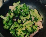 ブロッコリーとベーコン炒め作り方5写真