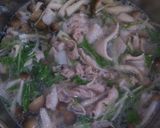 水菜としめじと豚肉の醤油煮｡*✧作り方2写真