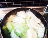 冷凍餃子で簡単10分！白菜で中華風スープ作り方2写真