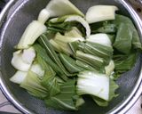 チンゲン菜　ニラ　高野豆腐の　中華スープ作り方1写真