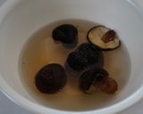 鶏手羽と干ししいたけのうま煮。作り方1写真