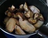 鶏手羽と干ししいたけのうま煮。作り方4写真