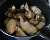 鶏手羽と干ししいたけのうま煮。作り方4写真