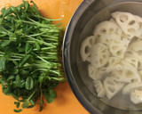 牛肉とれんこんと豆苗の炒め物作り方2写真
