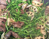 牛肉とれんこんと豆苗の炒め物作り方5写真