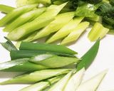 鶏皮パリパリと、ねぎセロリ炒め作り方2写真