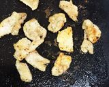 鶏皮パリパリと、ねぎセロリ炒め作り方3写真