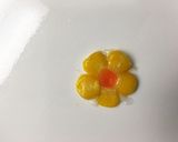 お弁当に!コーンと人参でキティのお花❁作り方8写真