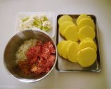 じゃがいもと挽肉のみそミルク重ね蒸し作り方1写真