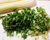 セロリの葉とこんにゃくのゴマ炒め♪作り方1写真