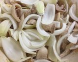 豚バラと玉葱の大葉味噌炒め作り方2写真
