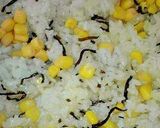 塩昆布とコーンのバター焼きおにぎり作り方2写真