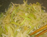 大根の皮とさつま揚げの炒め物作り方3写真