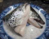 サーモンの「かぶと」塩焼き、簡単経済的作り方1写真