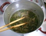 簡単♪ セロリと 舞茸の コンソメスープ作り方4写真