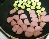 魚肉ソーセージとズッキーニの炒め物作り方4写真