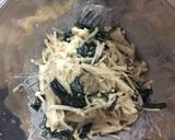 材料2つで超簡単！えのき×わかめサラダ作り方3写真