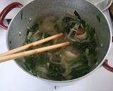 ほうれん草と　玉ねぎの　コンソメスープ♪作り方4写真