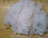 簡単　おかず　豚肉と　春菊　白滝の　煮物作り方2写真