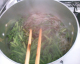 簡単　おかず　豚肉と　春菊　白滝の　煮物作り方4写真