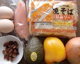マルちゃん焼そば弁当ササミとレーズン入り作り方1写真
