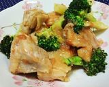 子供が喜ぶ鳥モモ肉とブロッコリー梅干炒め作り方11写真