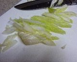 豚肉とセロリのピリ辛炒め作り方1写真