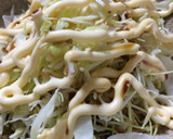 旦那さんのサラダの食べ方☆マヨ醤油作り方1写真
