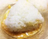 おにぎりに♡レンジでふんわり卵を乗せて作り方4写真
