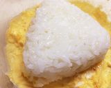 おにぎりに♡レンジでふんわり卵を乗せて作り方5写真
