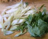 セロリ　鶏肉　椎茸　しめじの　塩煮込み！作り方1写真