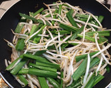 牡蠣とニラのスタミナ塩焼きそば作り方3写真