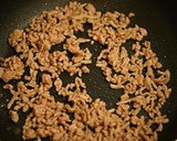 油不使用！　人参とひき肉の味噌炒め作り方1写真