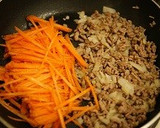 油不使用！　人参とひき肉の味噌炒め作り方3写真