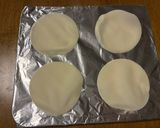 餃子の皮でつくる!パリパリミニピザ作り方2写真