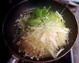 エノキ茸と水菜のゴマヨポン炒め〜♪作り方4写真