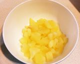 レンジで1分！離乳食中期に角切りリンゴ作り方3写真